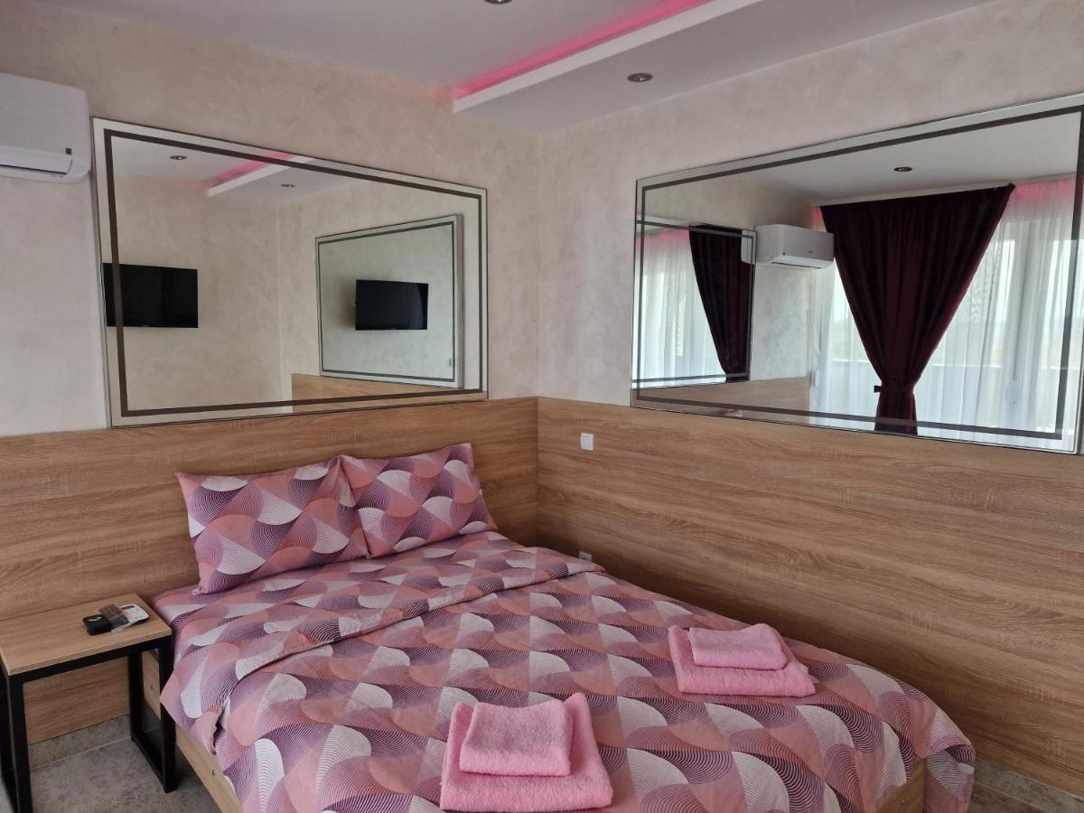 Rooms Green Set 6