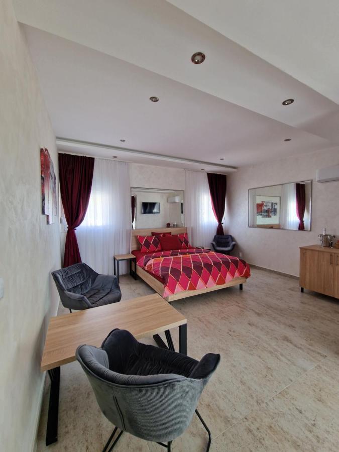 Rooms Green Set 8