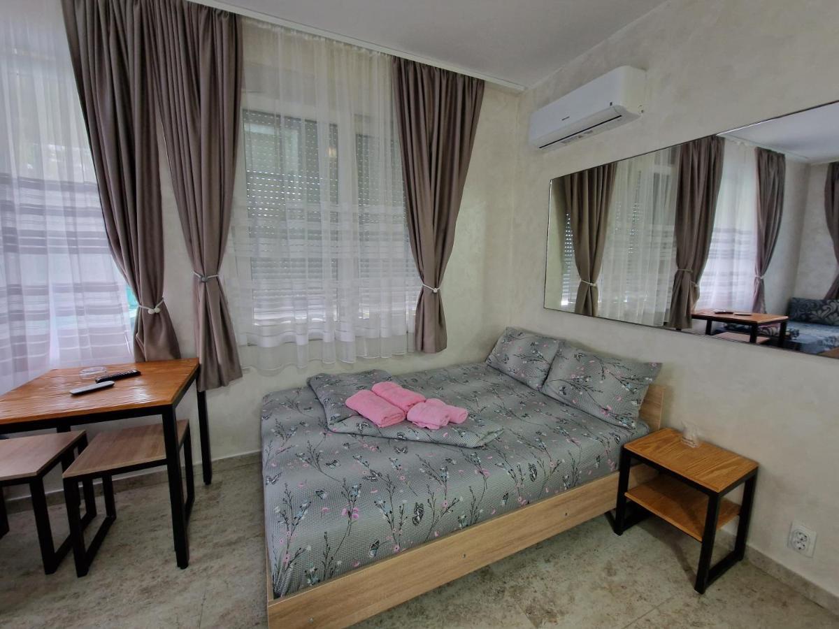 Rooms Green Set 9