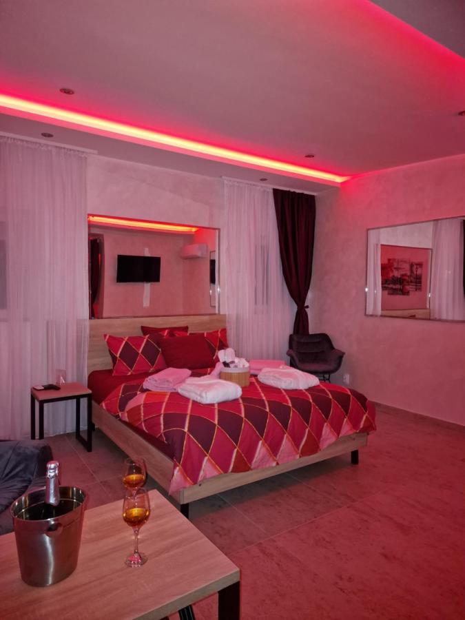 Rooms Green Set 12