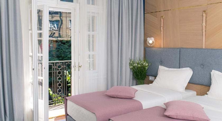 City Nest Modern & Cozy Suites 24