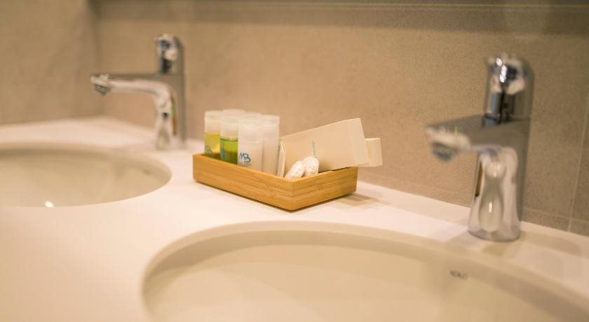 City Nest Modern & Cozy Suites 9