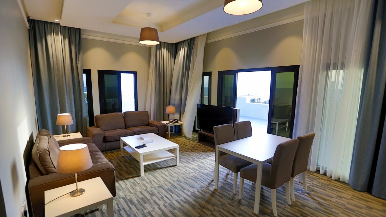 Loren Suites Corniche 18