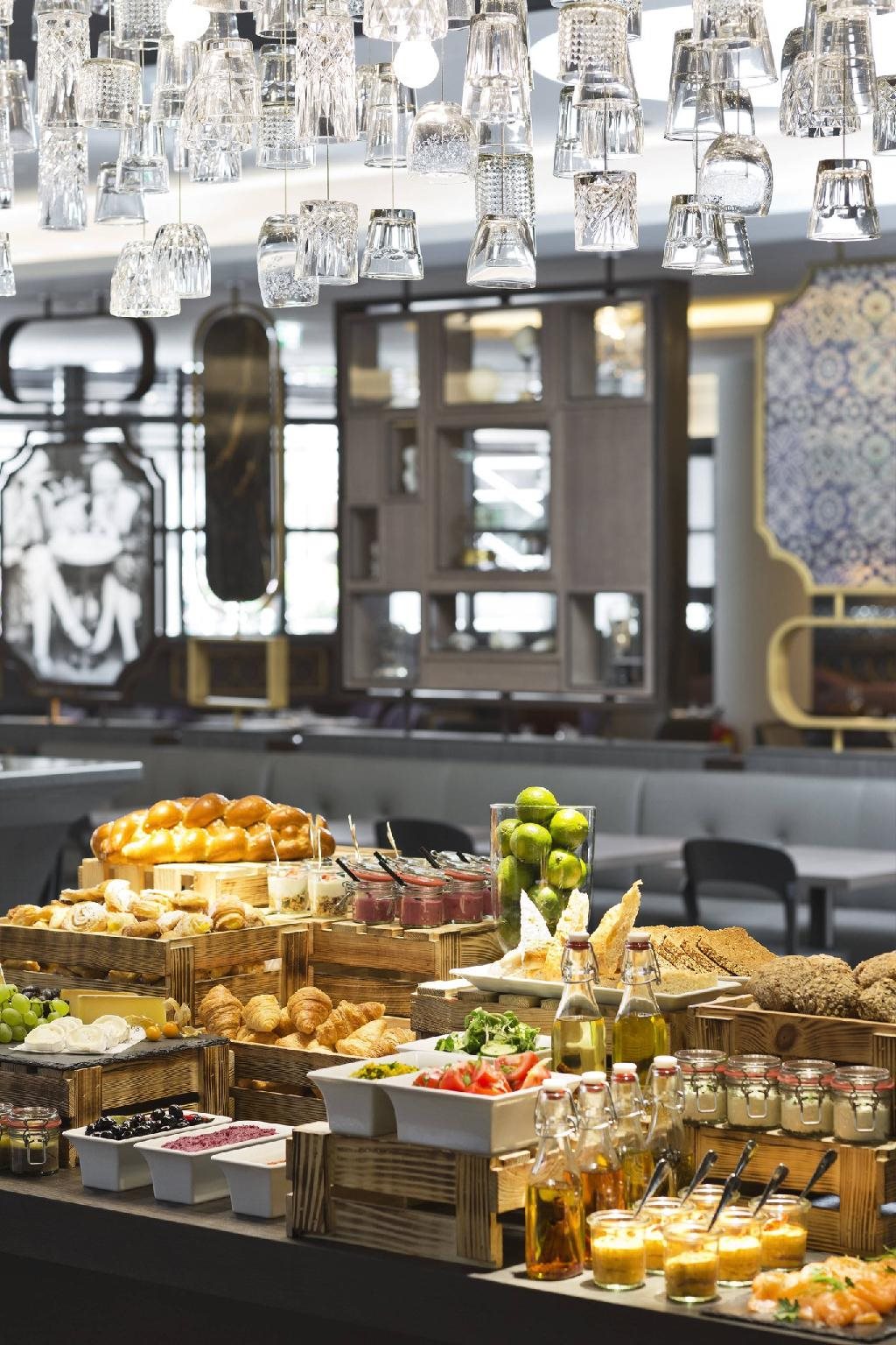 Renaissance Wien Hotel 18