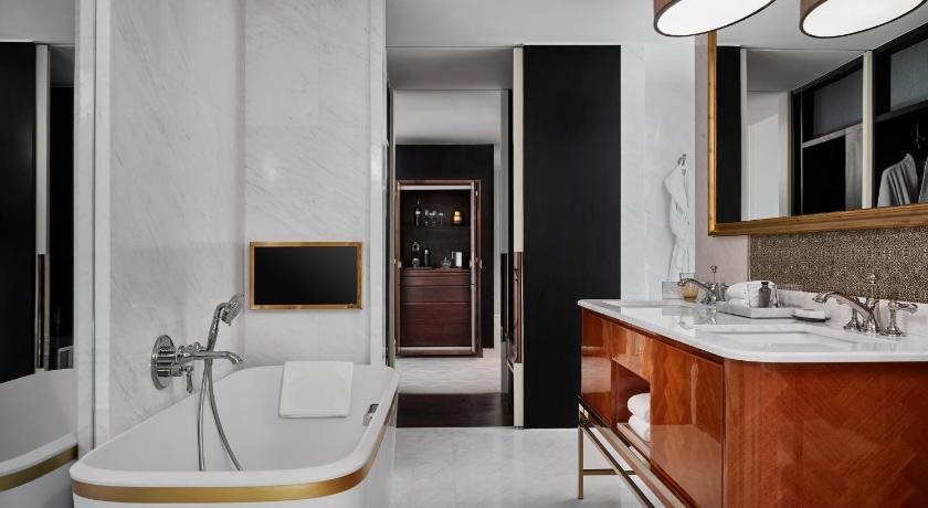 Rosewood Bangkok 6