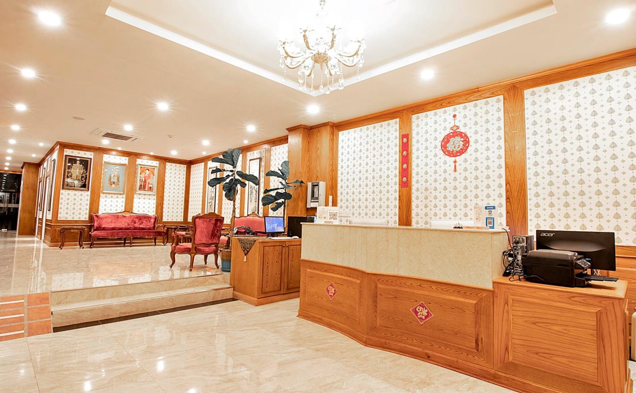 J Place Hotel 13