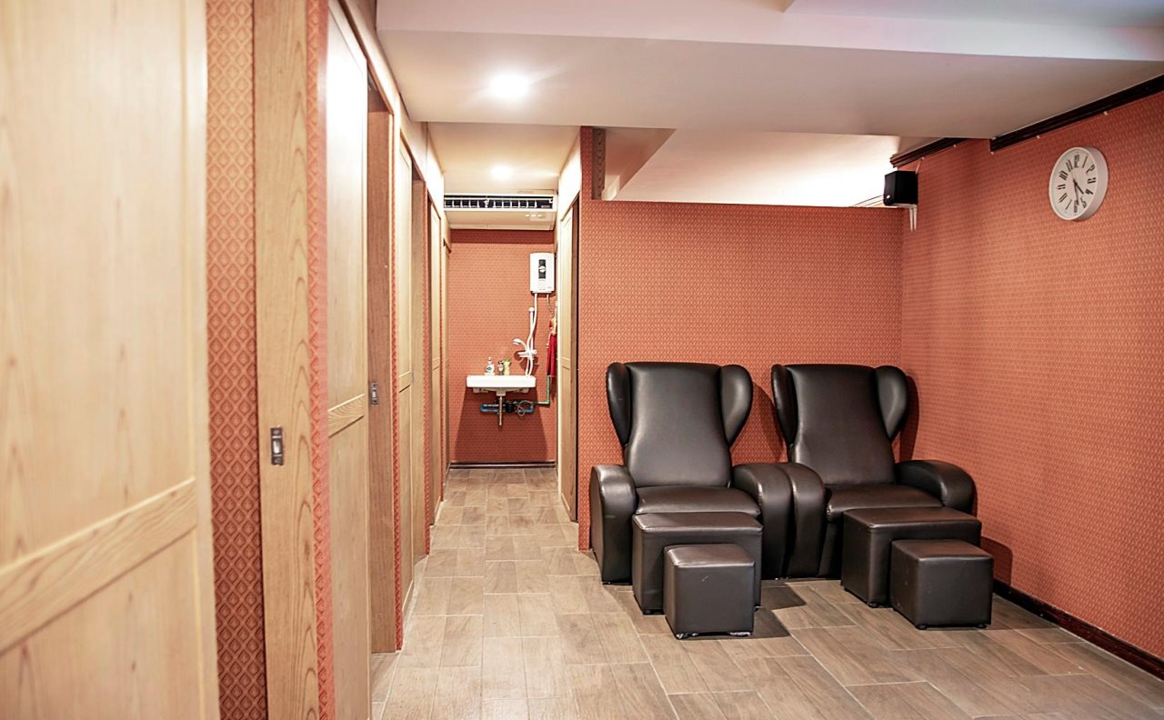J Place Hotel 16