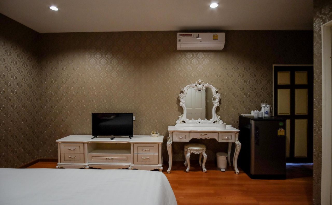 The O-Zone Airport Inn 15