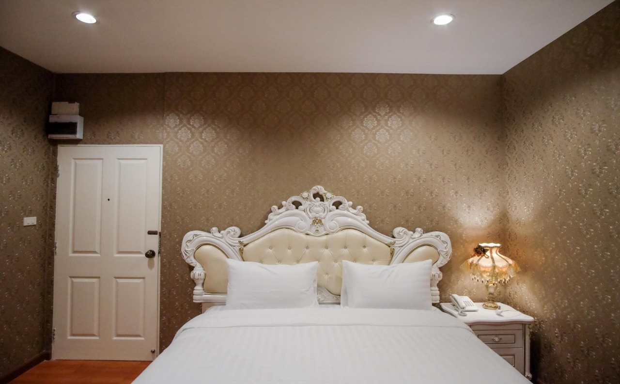 The O-Zone Airport Inn 2