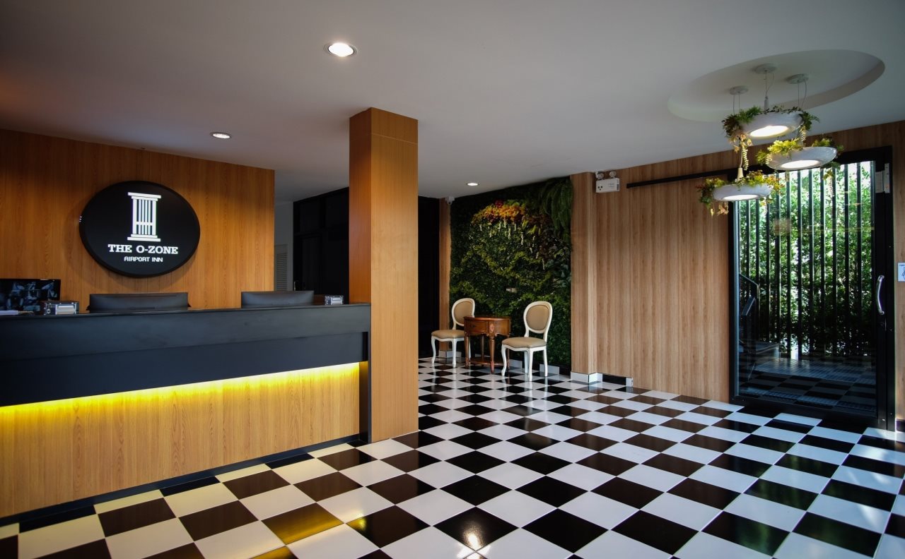 The O-Zone Airport Inn 7