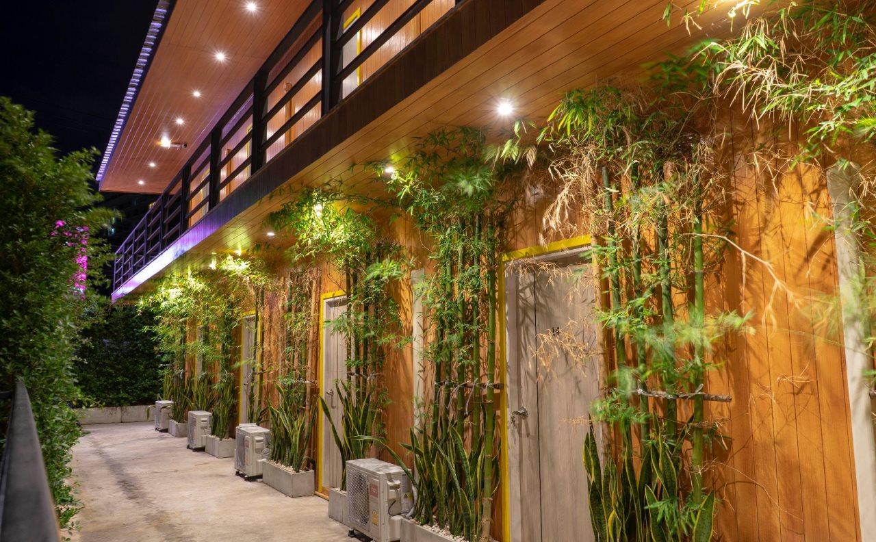 Resort V MRT Huai Kwang 3