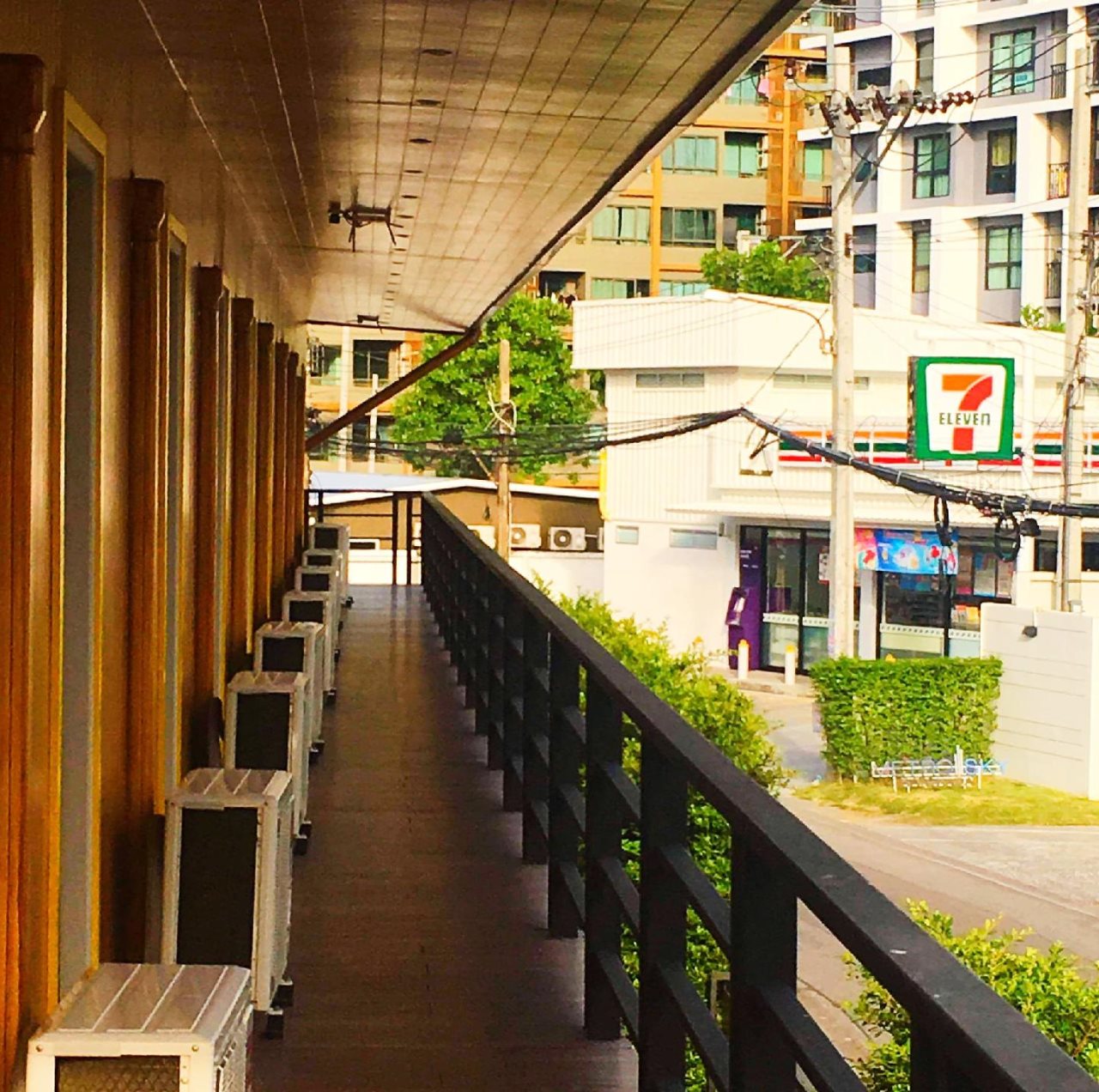 Resort V MRT Huai Kwang 6