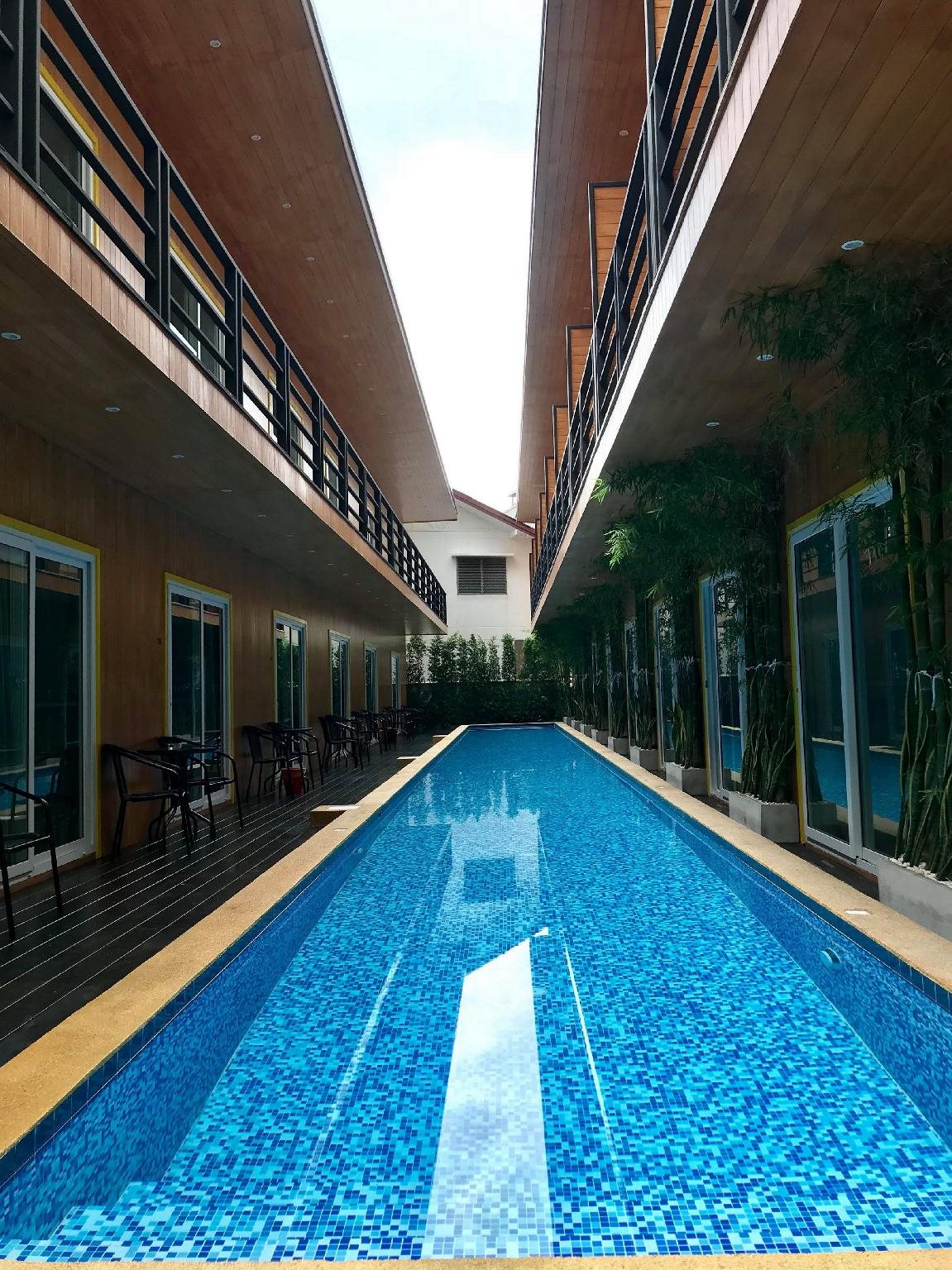 Resort V MRT Huai Kwang 8