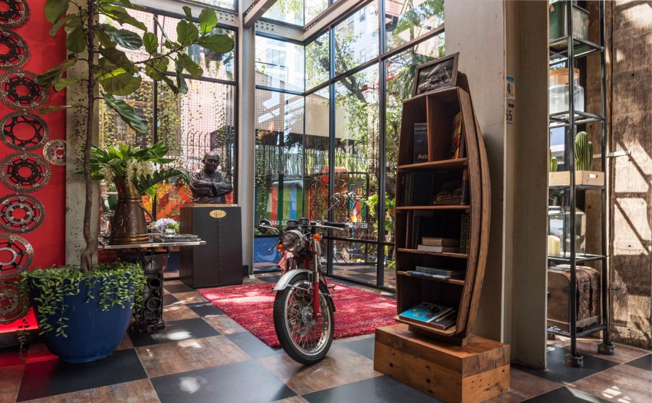 Mestyle Garage Hotel 8