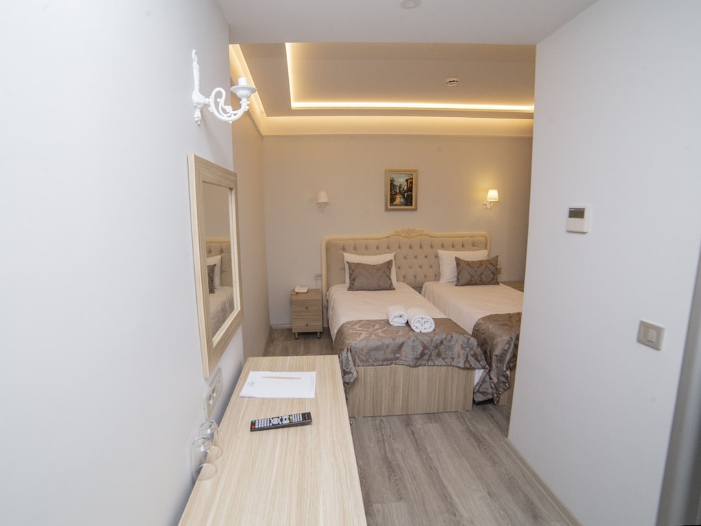 HHK Hotel Downtown 8