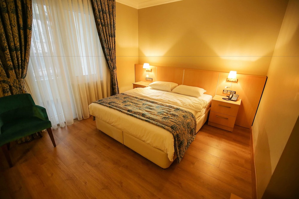 Artika Hotel 10