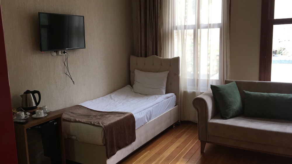 Nuray Hotel 8