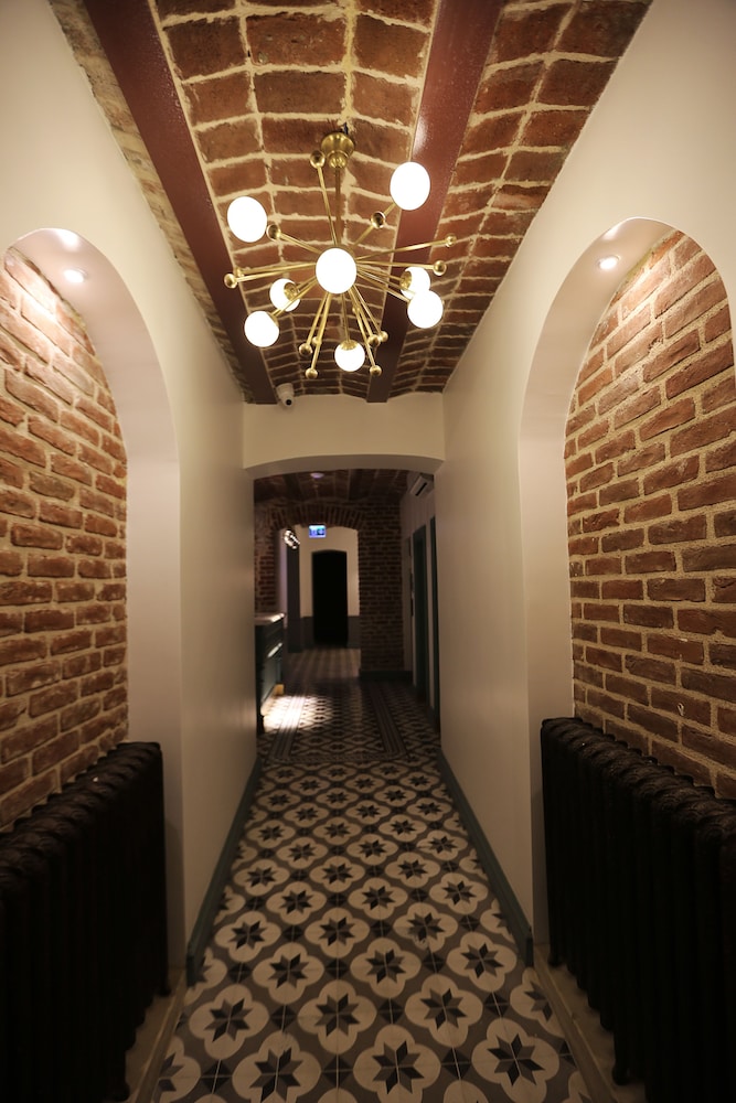Royal Tophane 3