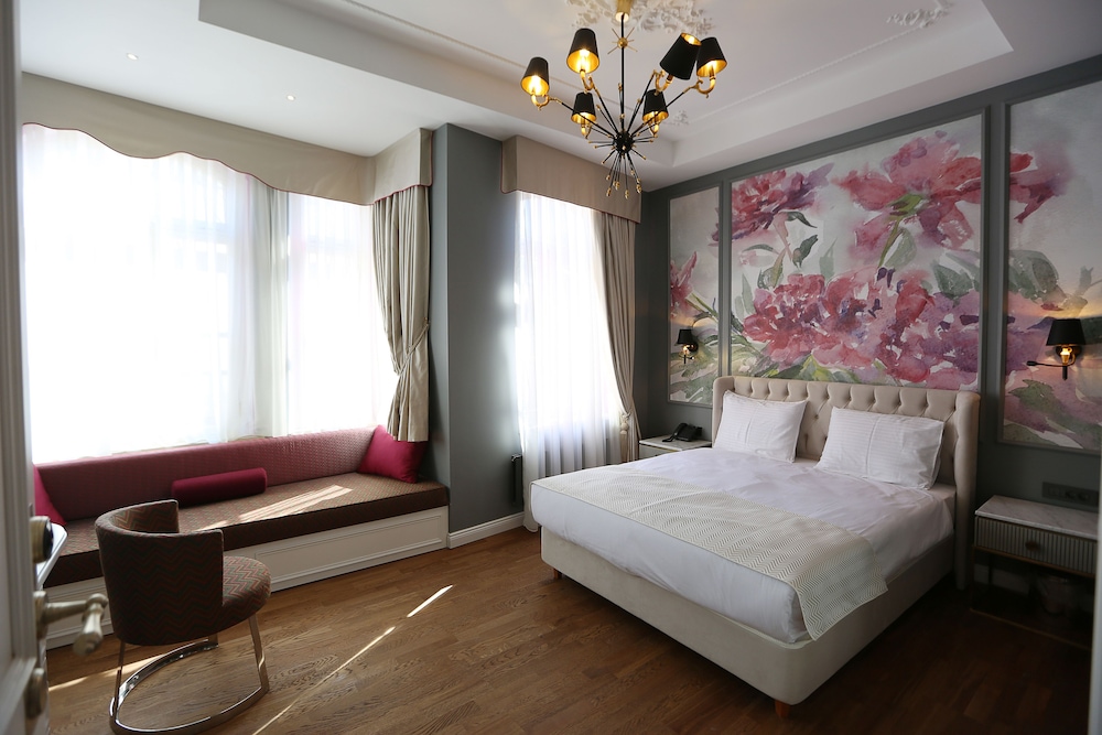 Royal Tophane 21