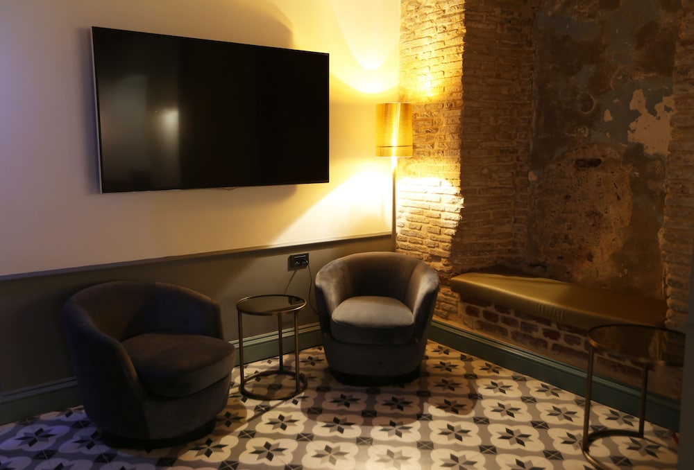 Royal Tophane 5