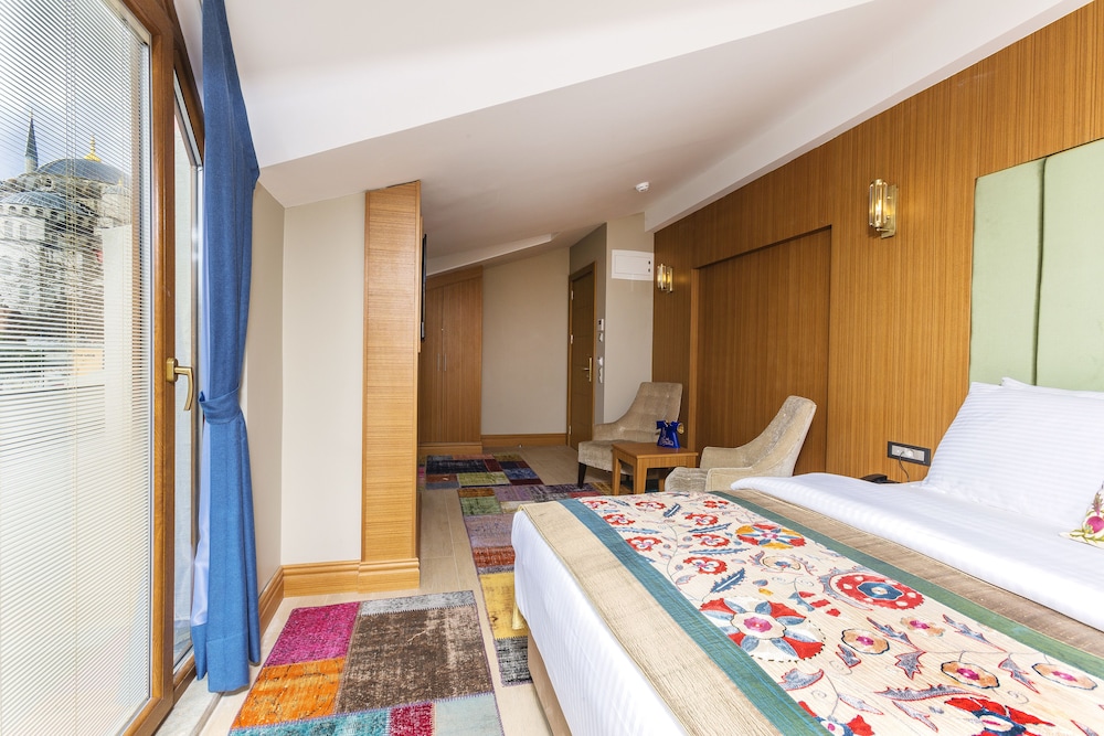 Obelisk Hotel & Suites 8