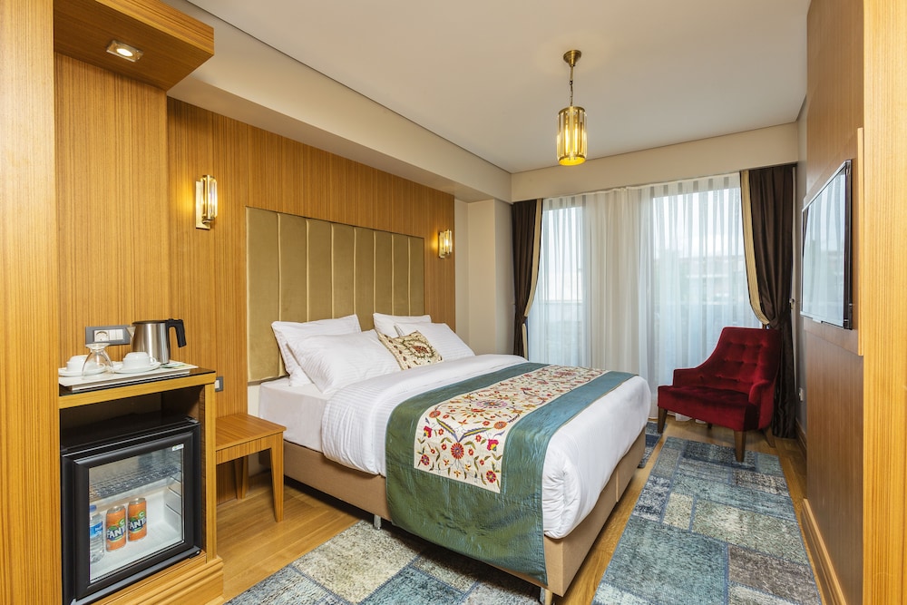 Obelisk Hotel & Suites 18