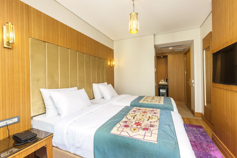 Obelisk Hotel & Suites 17