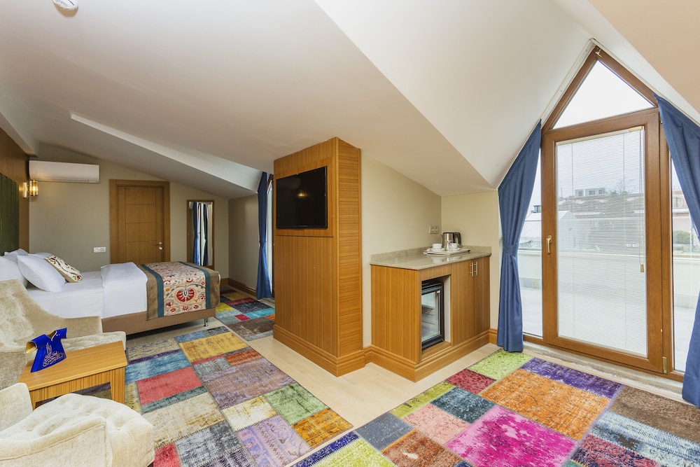 Obelisk Hotel & Suites 5
