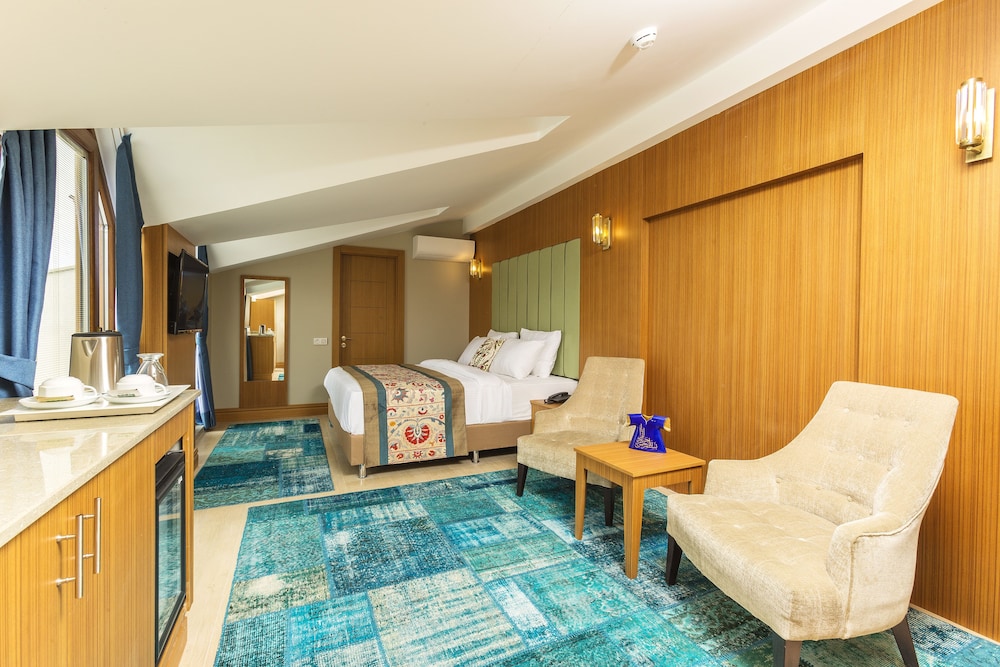Obelisk Hotel & Suites 9