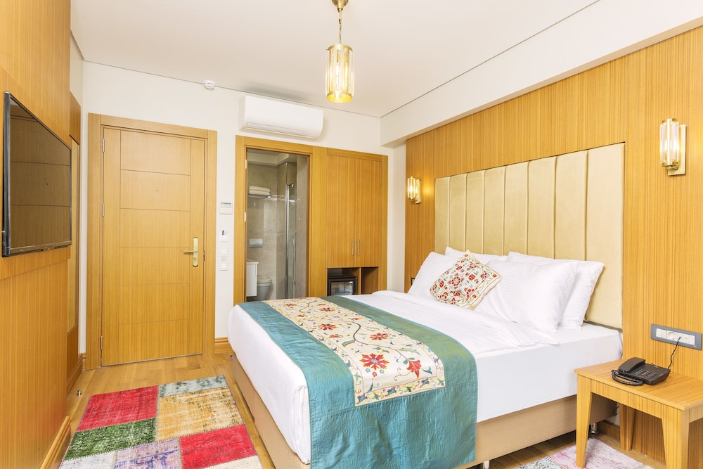 Obelisk Hotel & Suites 12