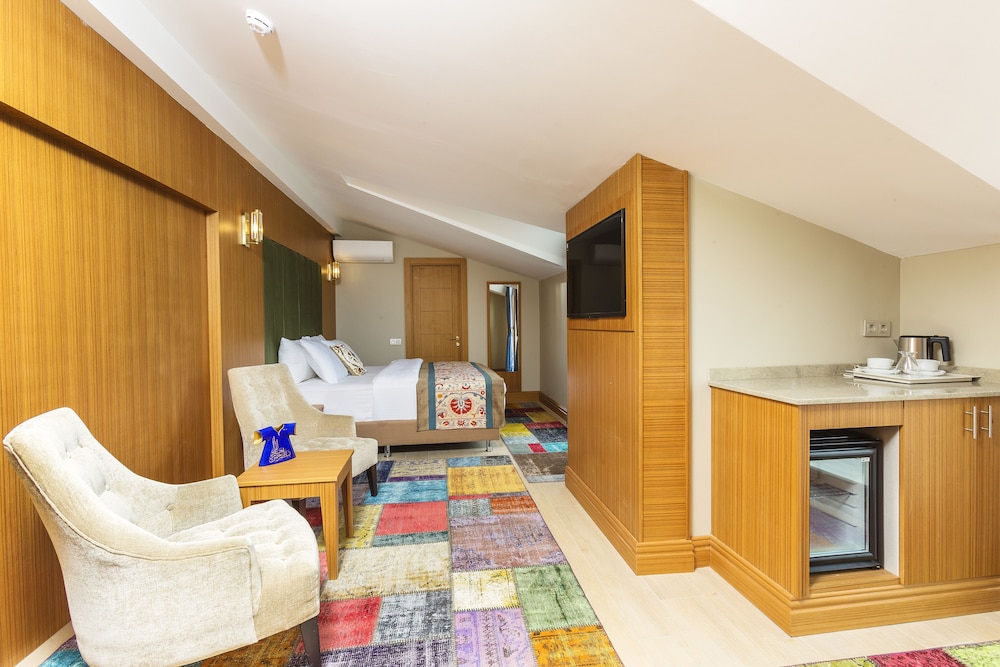 Obelisk Hotel & Suites 6