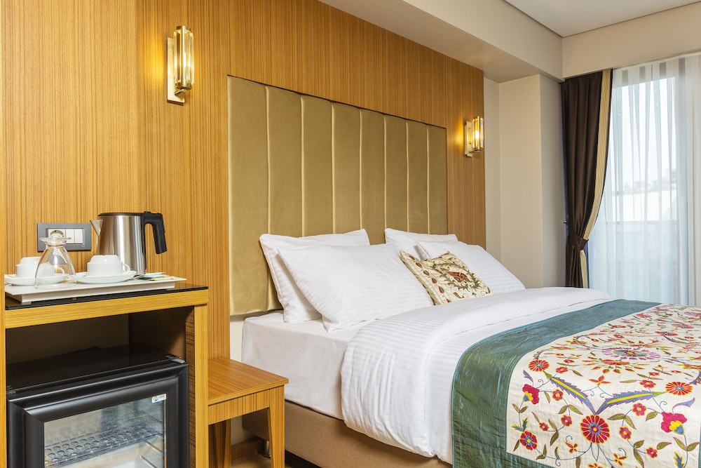 Obelisk Hotel & Suites 19