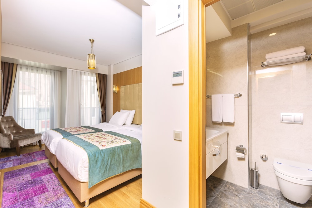Obelisk Hotel & Suites 14