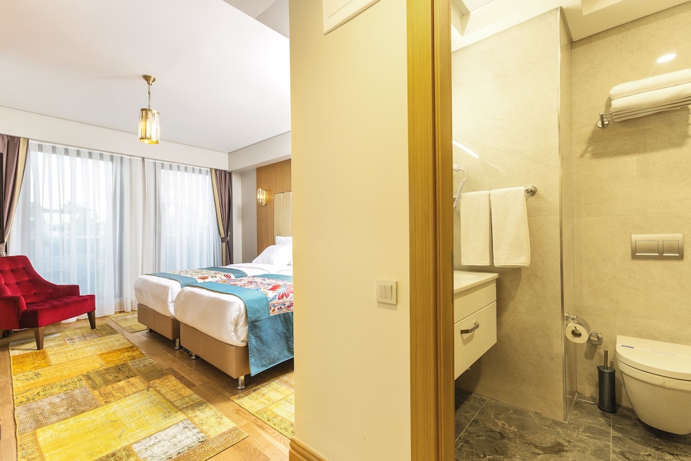 Obelisk Hotel & Suites 22