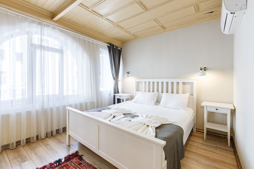 Miro Mansion 10