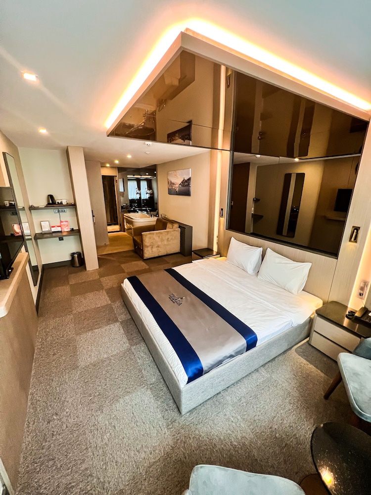 Triada Hotel Karakoy 15