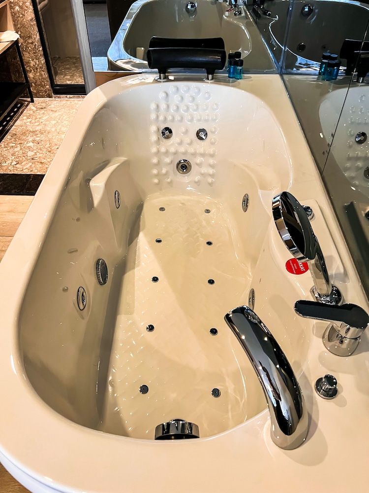 Triada Hotel Karakoy 16