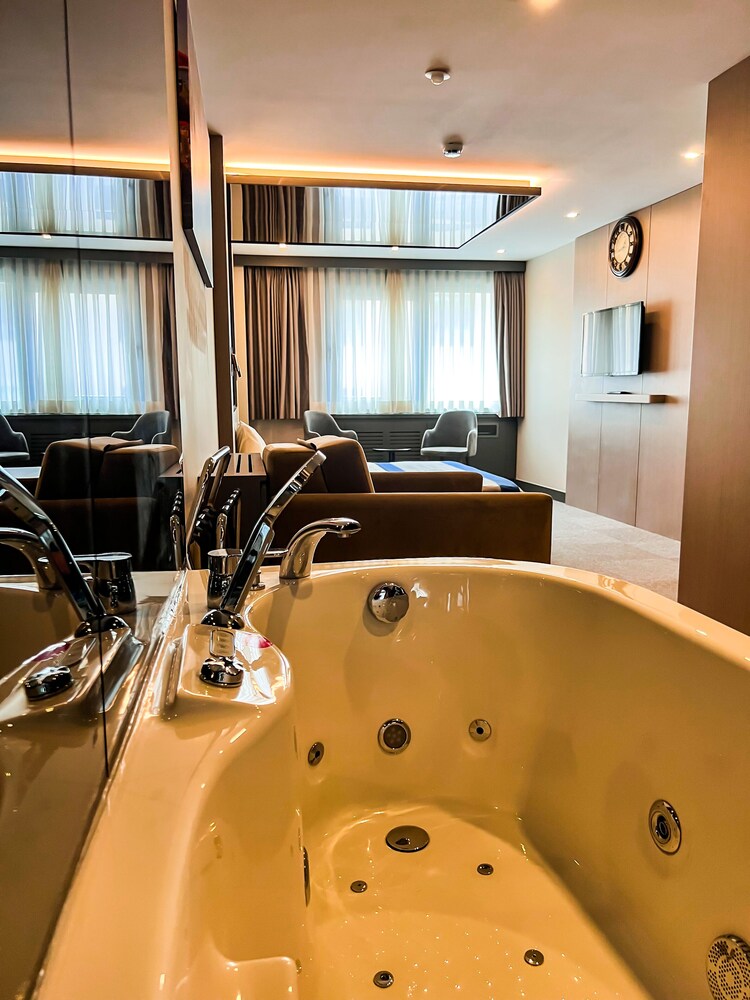 Triada Hotel Karakoy 12