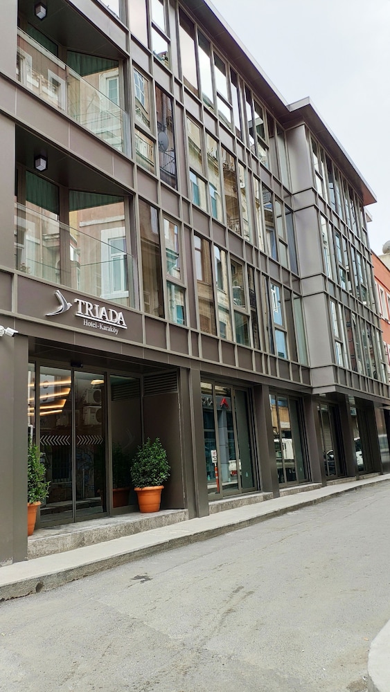 Triada Hotel Karakoy 1