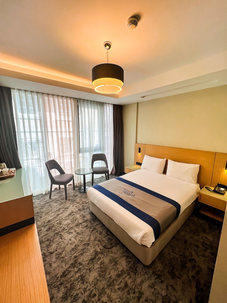 Triada Hotel Karakoy 24