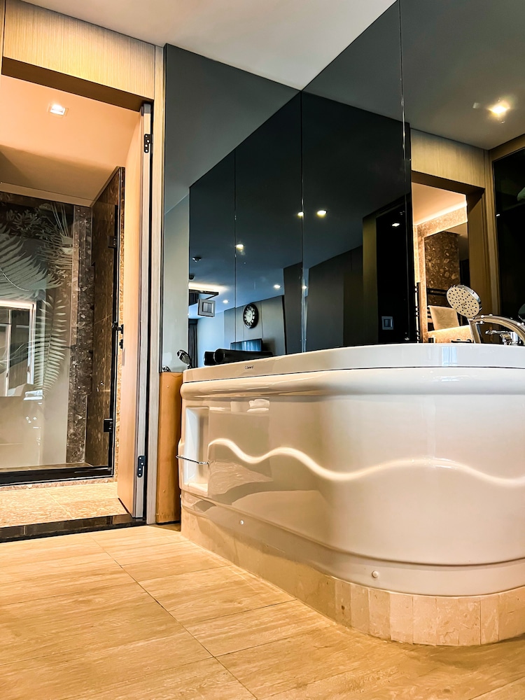 Triada Hotel Karakoy 13