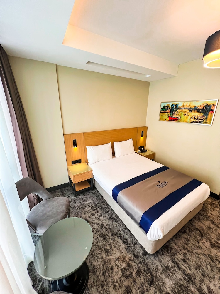 Triada Hotel Karakoy 22