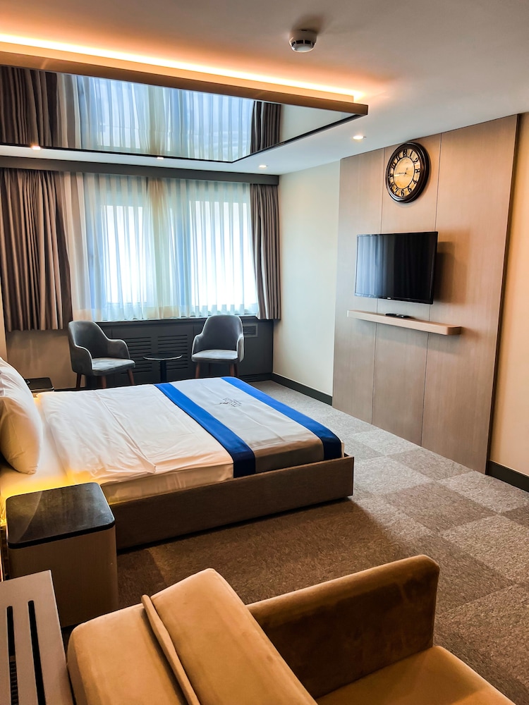 Triada Hotel Karakoy 19