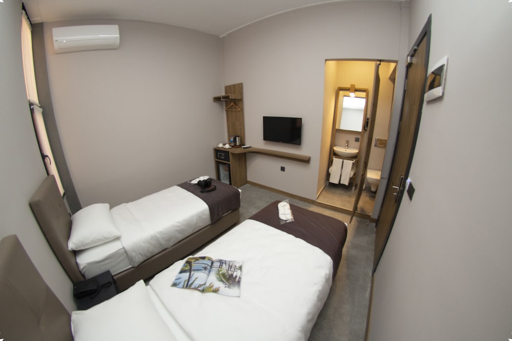 Jurnal Hotel 18
