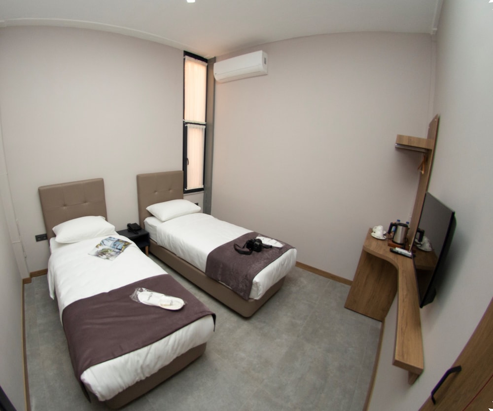 Jurnal Hotel 13