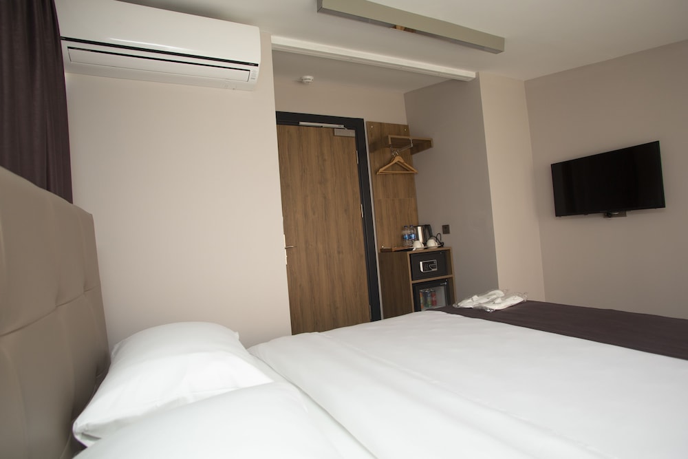 Jurnal Hotel 4