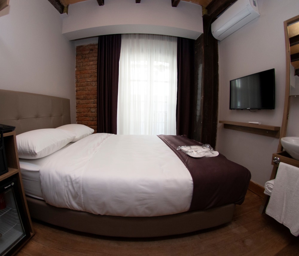 Jurnal Hotel 14