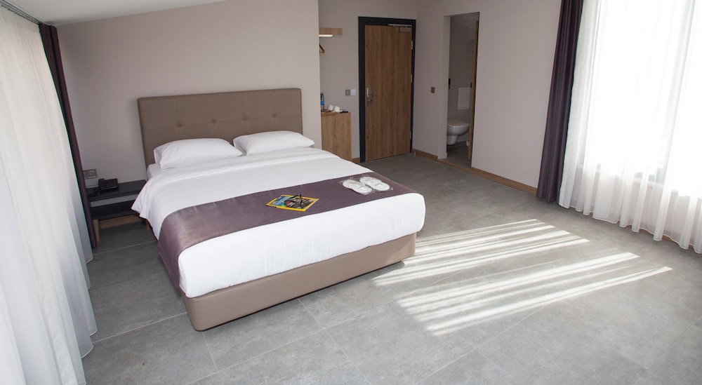 Jurnal Hotel 6