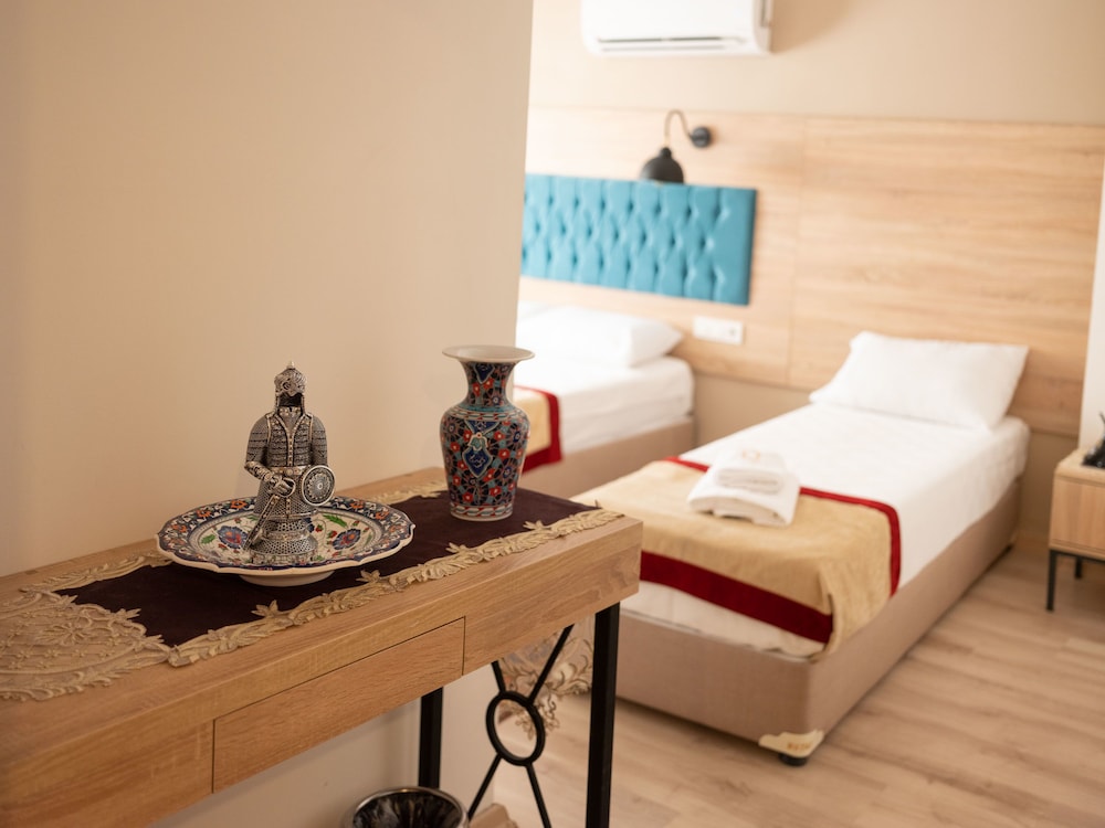 The Laila Hotel 17