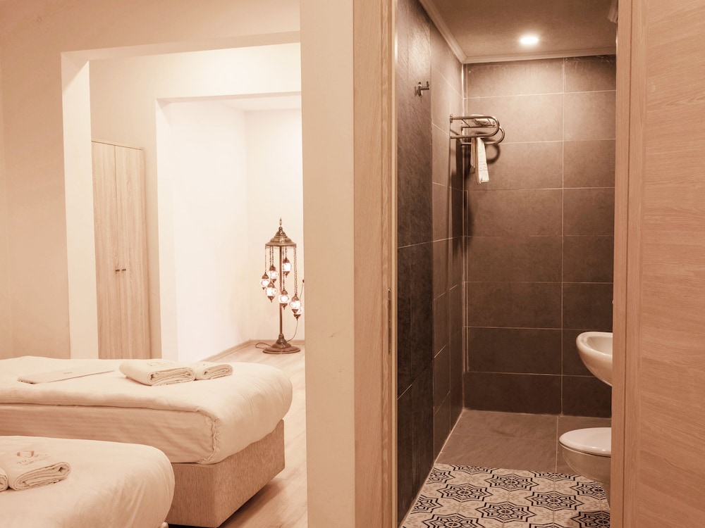 The Laila Hotel 23
